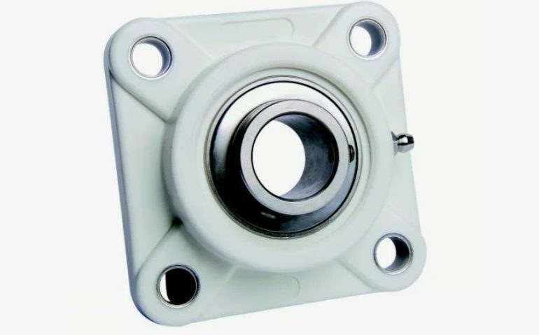 Термопластиковые подшипниковые узлы с квадратным фланцем: решение для конвейеров и фасовочных линий пищевых цехов